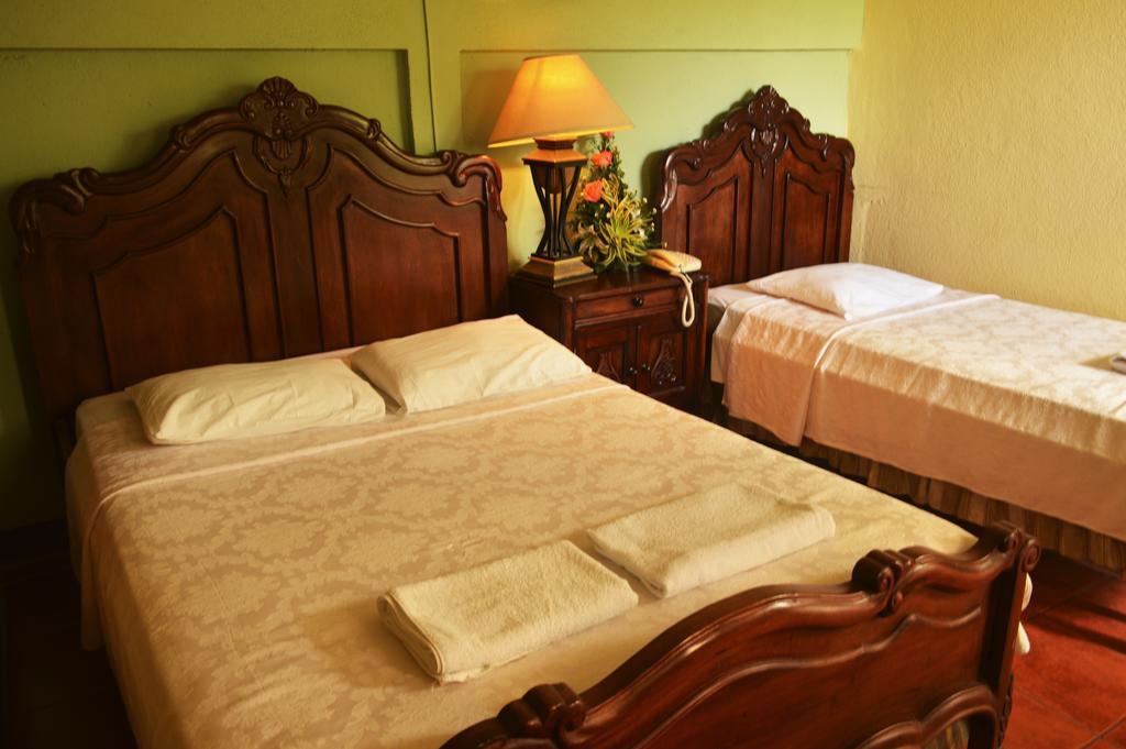 Hotel Real León Esterno foto